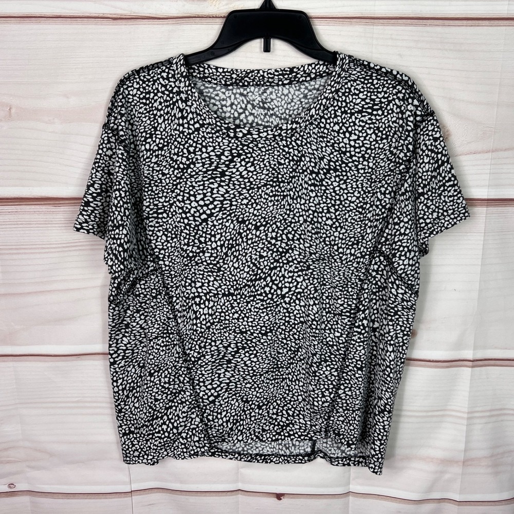 Lou & Grey Top Womens XS Gray White Leopard T-Shirt Short Sleeve Round Neck Knit